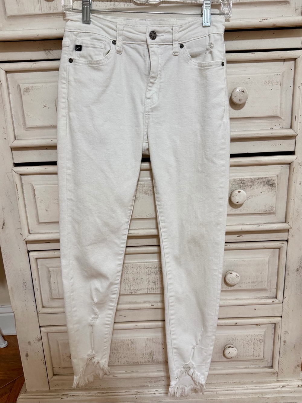 KanCan White Distressed Ankle Jeans